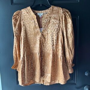 NWT Umgee Women’s Gold Top, size Large.
